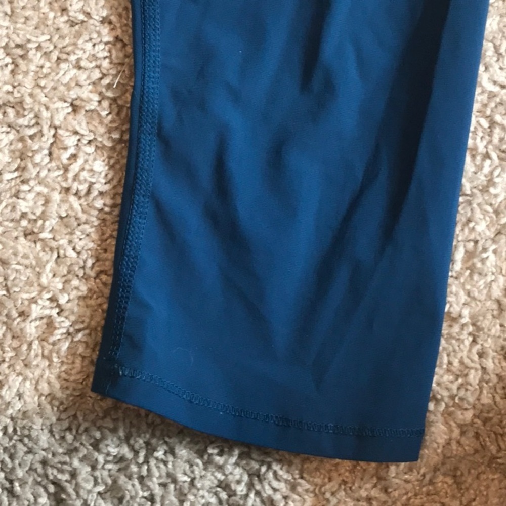 Lululemon training tough crop legging - Picture 5 of 10